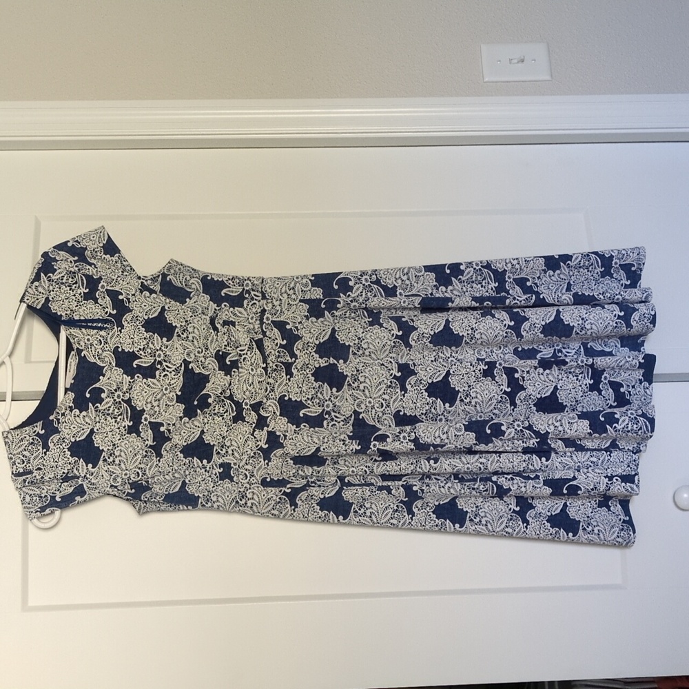 Knee length dress blue white white flowers. Petite length. Size small.